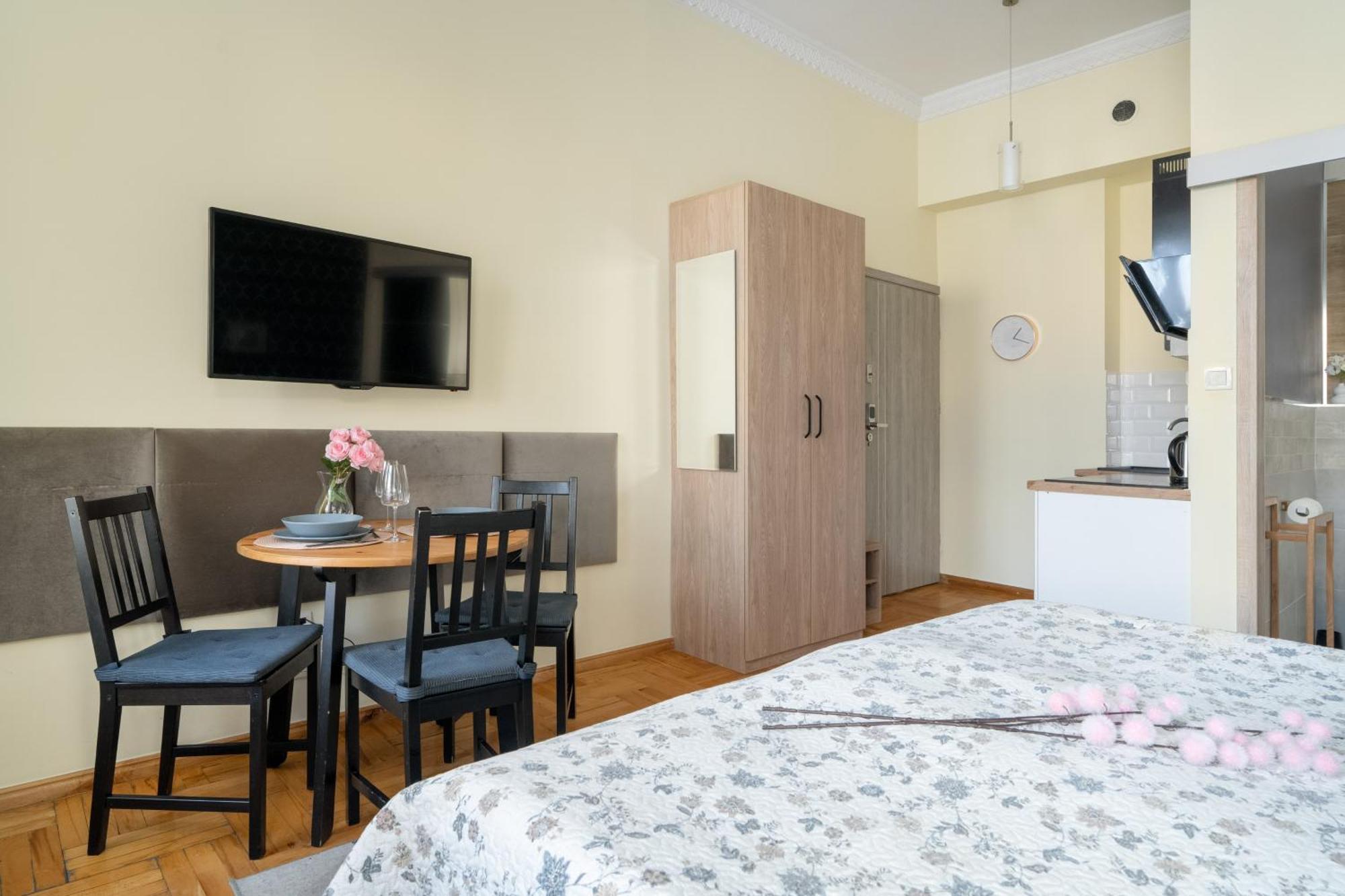 Przytulne Studia Very Berry W Poznaniu Blisko Parku By Noclegi Renters Buitenkant foto