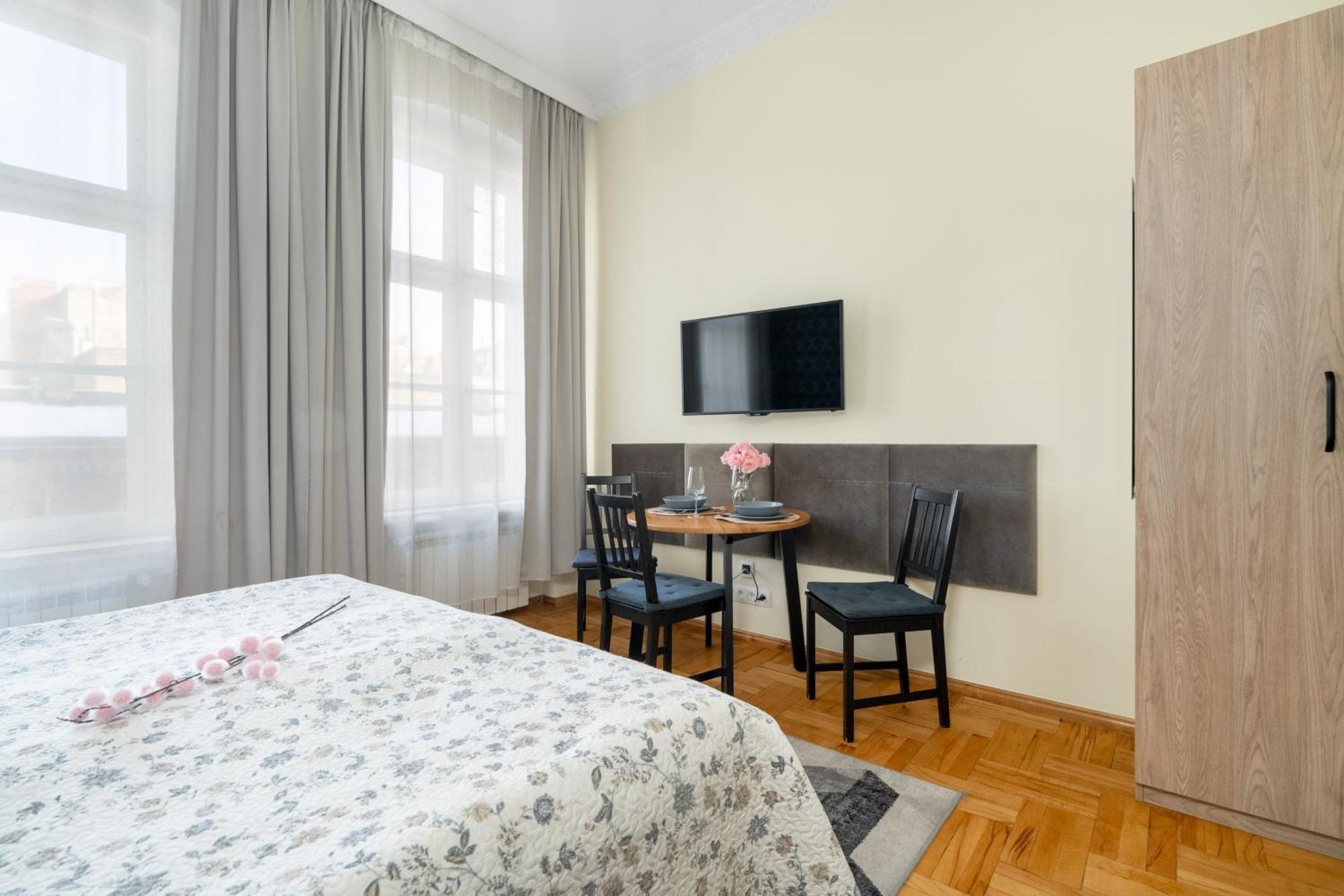 Przytulne Studia Very Berry W Poznaniu Blisko Parku By Noclegi Renters Buitenkant foto